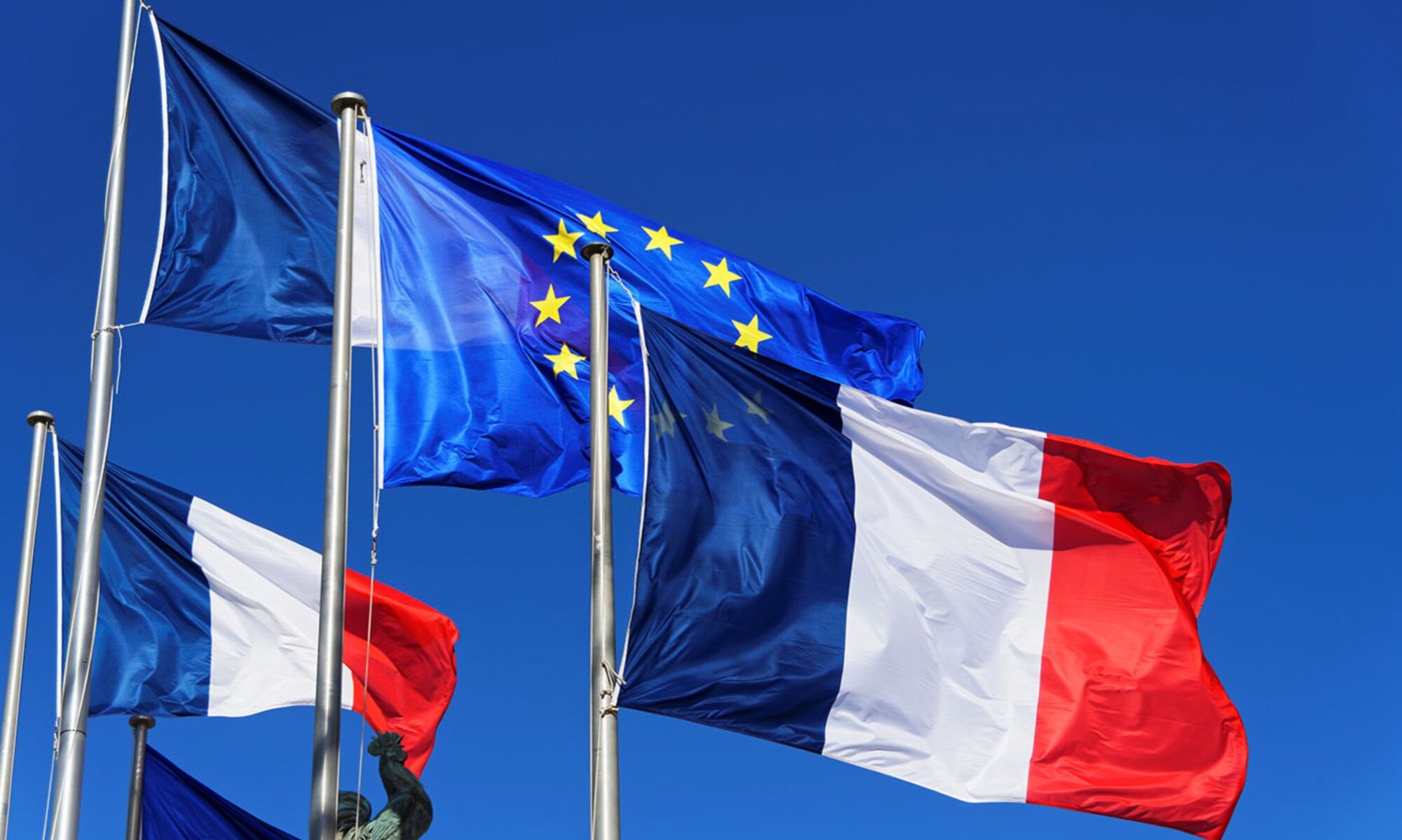 Drapeau de la France et de l'Europe pour une souveraineté numérique